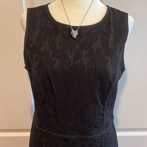 ANN TAYLOR SLEEVELESS LACE SHEATH DRESS